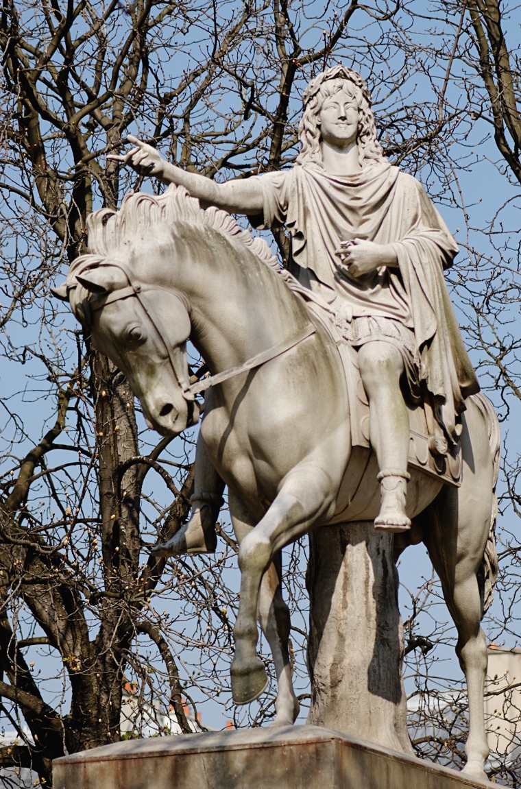 4.Equestrian_Louis_XIII_Dupaty_Cortot